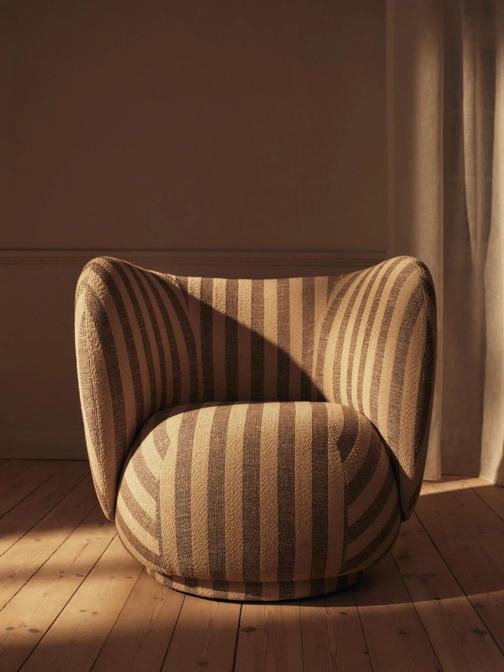 Rico Lounge Chair Sand/Off-White