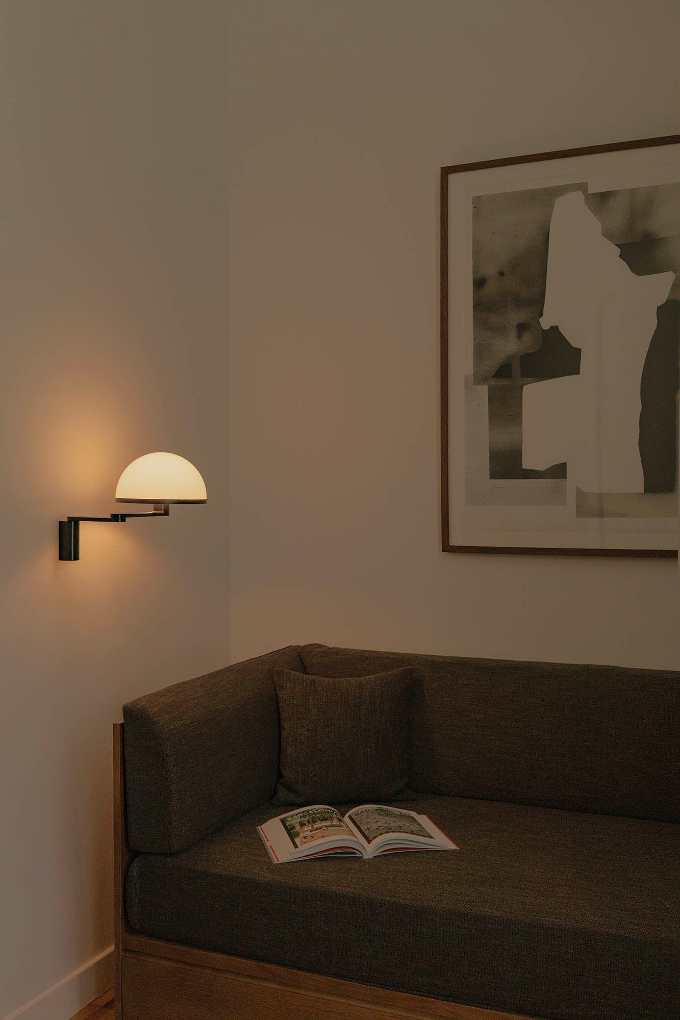 Dome Pared Con Brazo Orientable Negro
