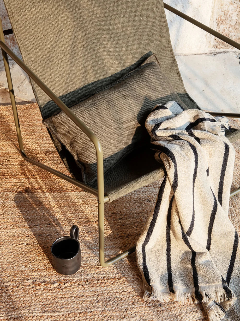 Desert Lounge Chair White/Olive