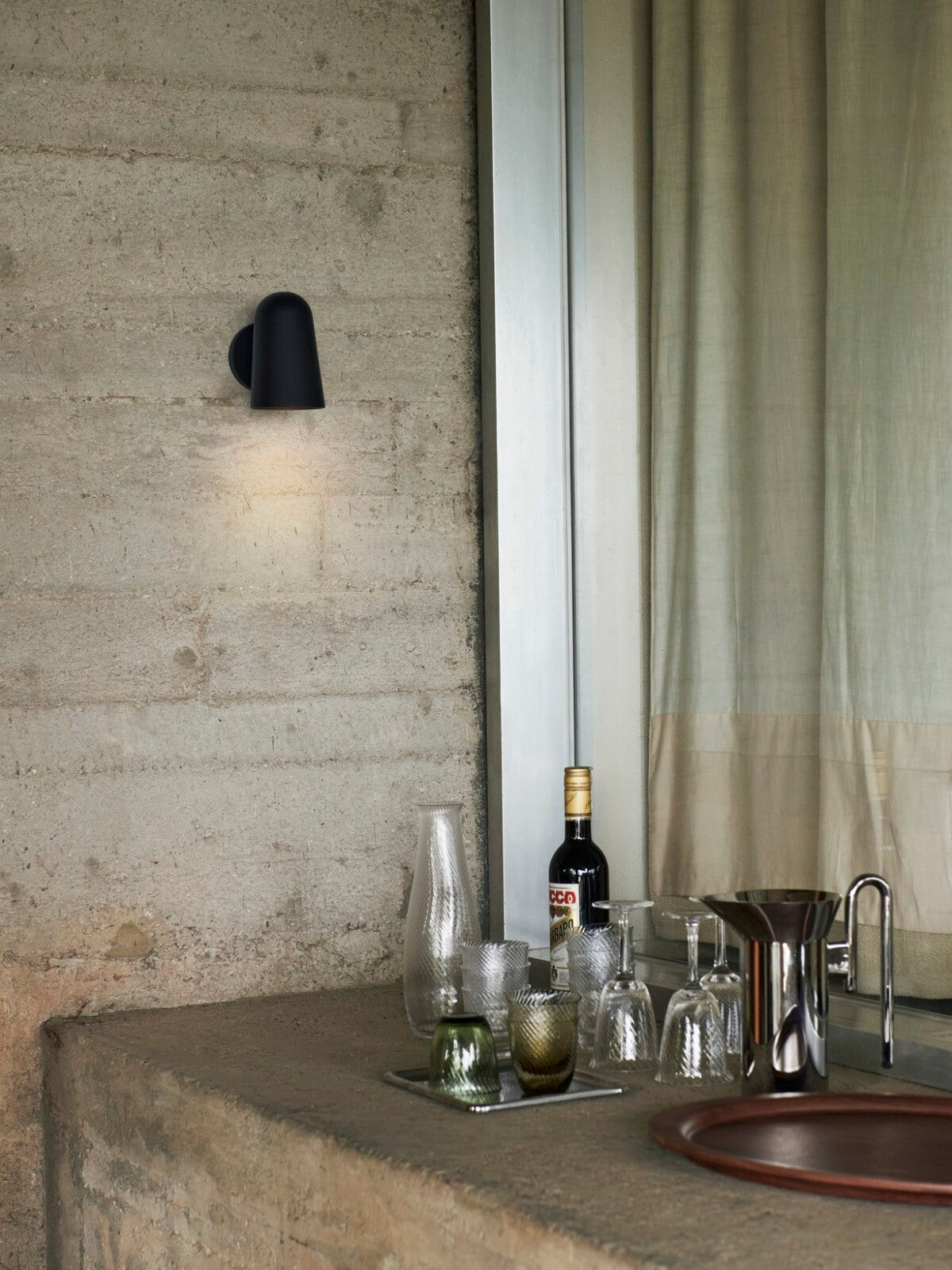 Solid SC104 Wall Lamp Black