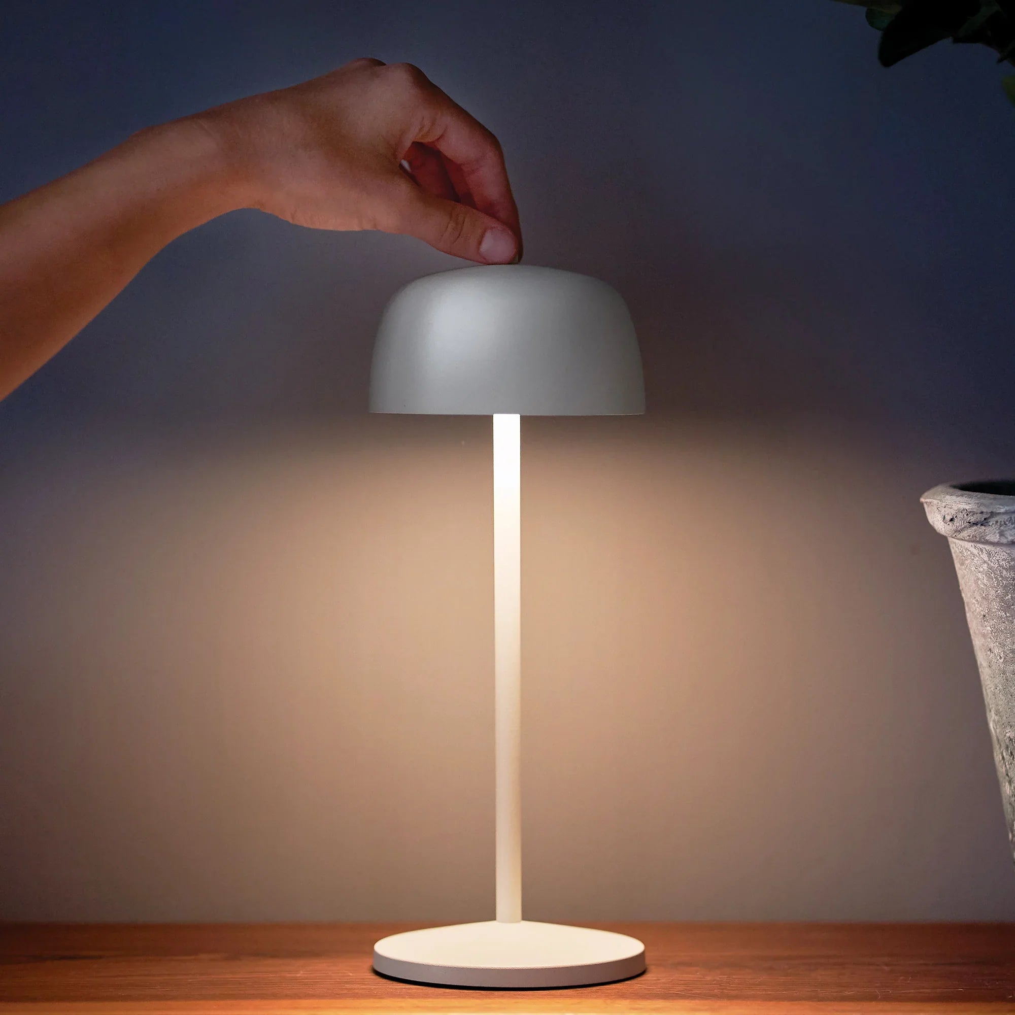 Theta Pro Table White