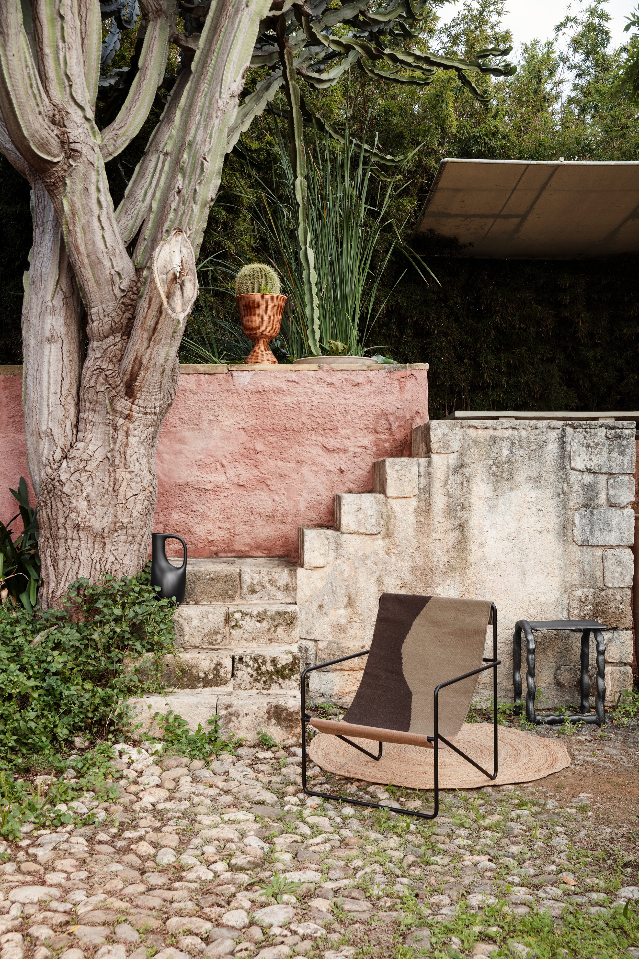 Desert Lounge Chair Black/Olive