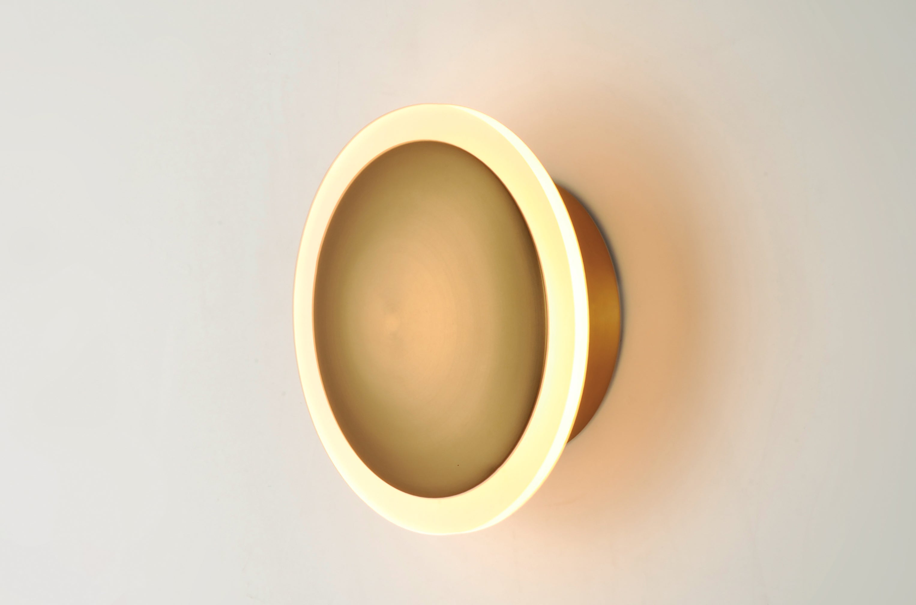Saucer Wall Scone