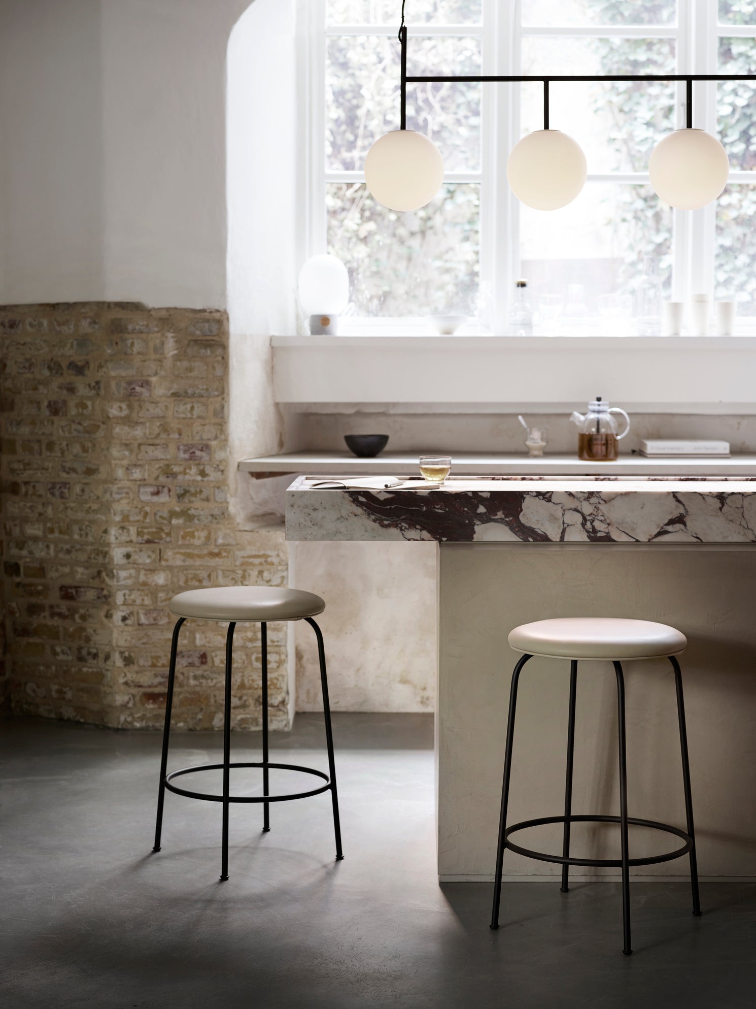 TR Bulb Suspension Frame Black