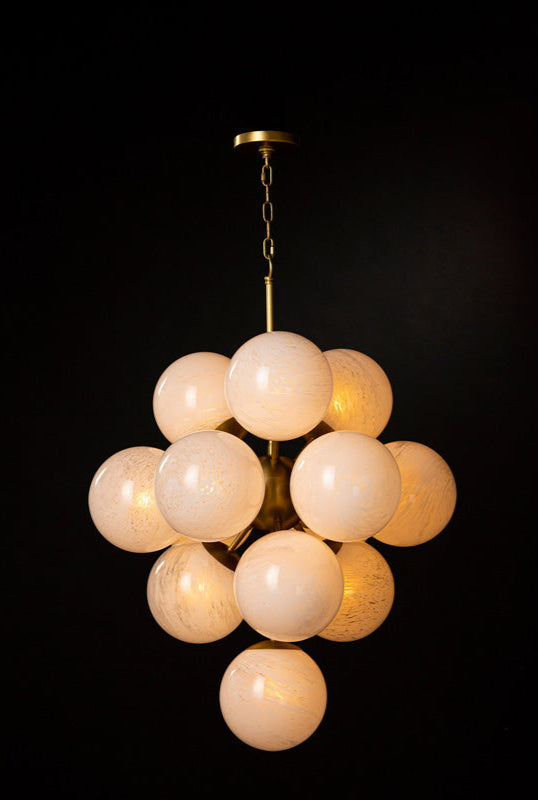 La Dame Chandelier