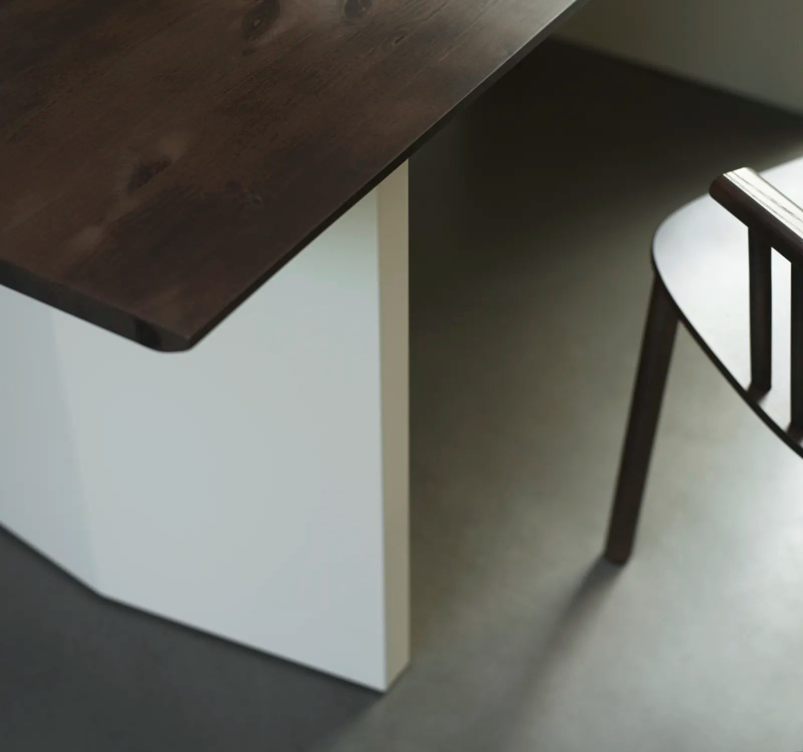 Panel Table Medium Cream/Dark Brown