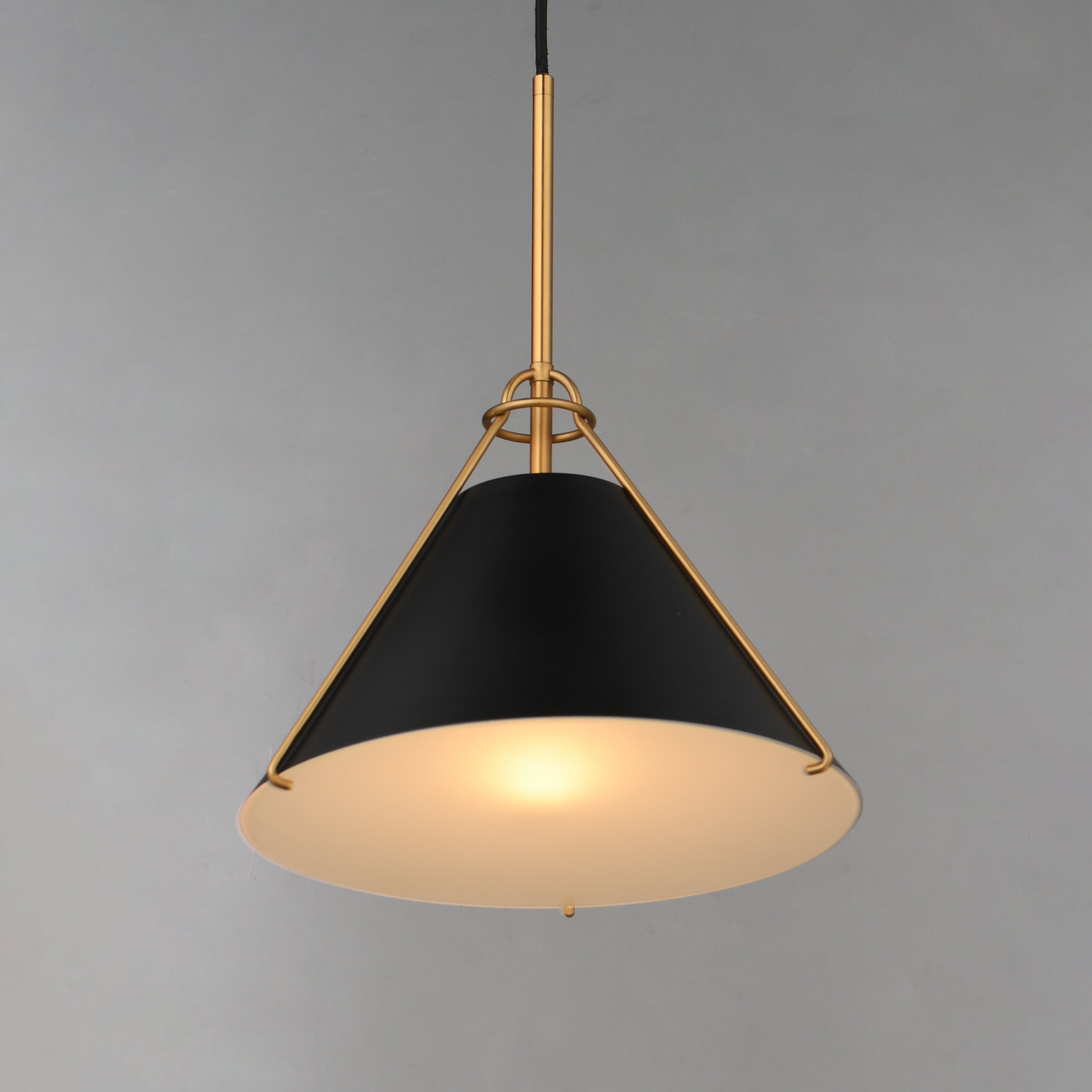 Lucas Single Pendant Black/Brass