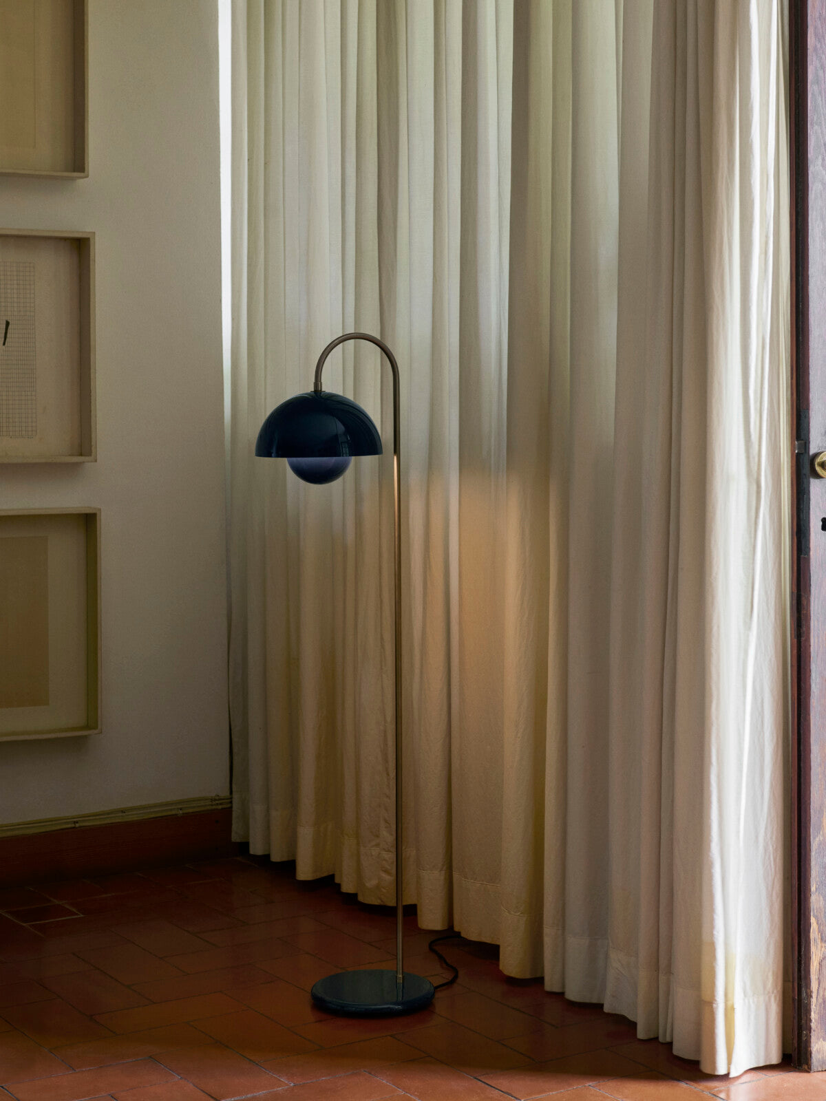 Flowerpot VP12 Floor Lamp Black