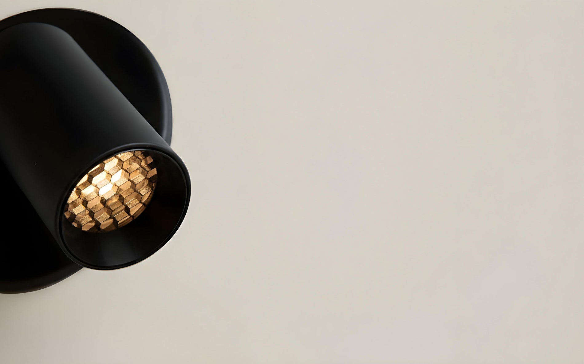 Chic Wall Sconce Black