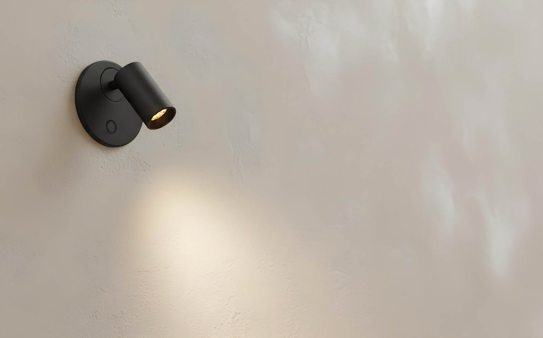 Chic Wall Sconce Black