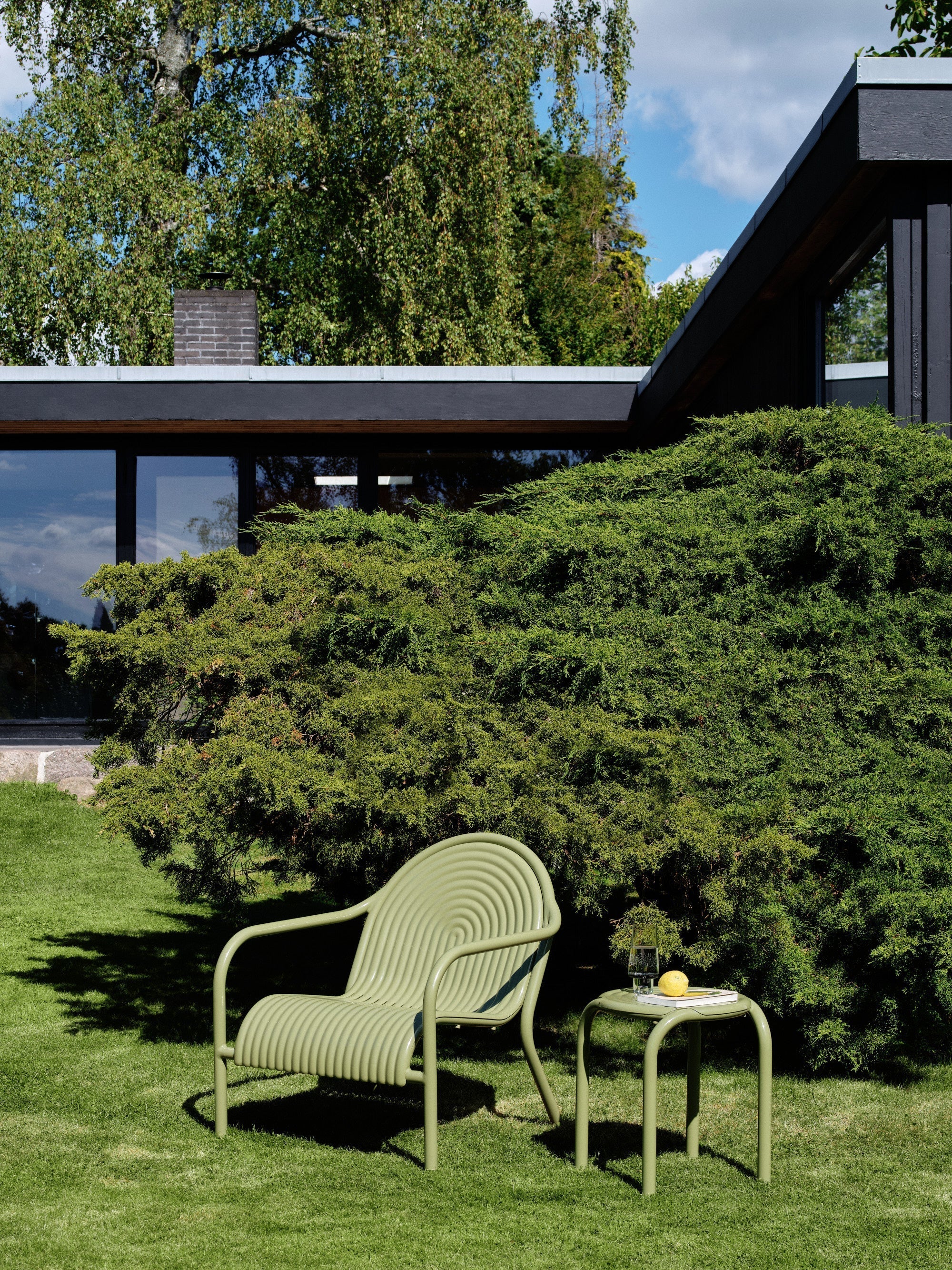 Groove Outdoor Lounge Chair Moss