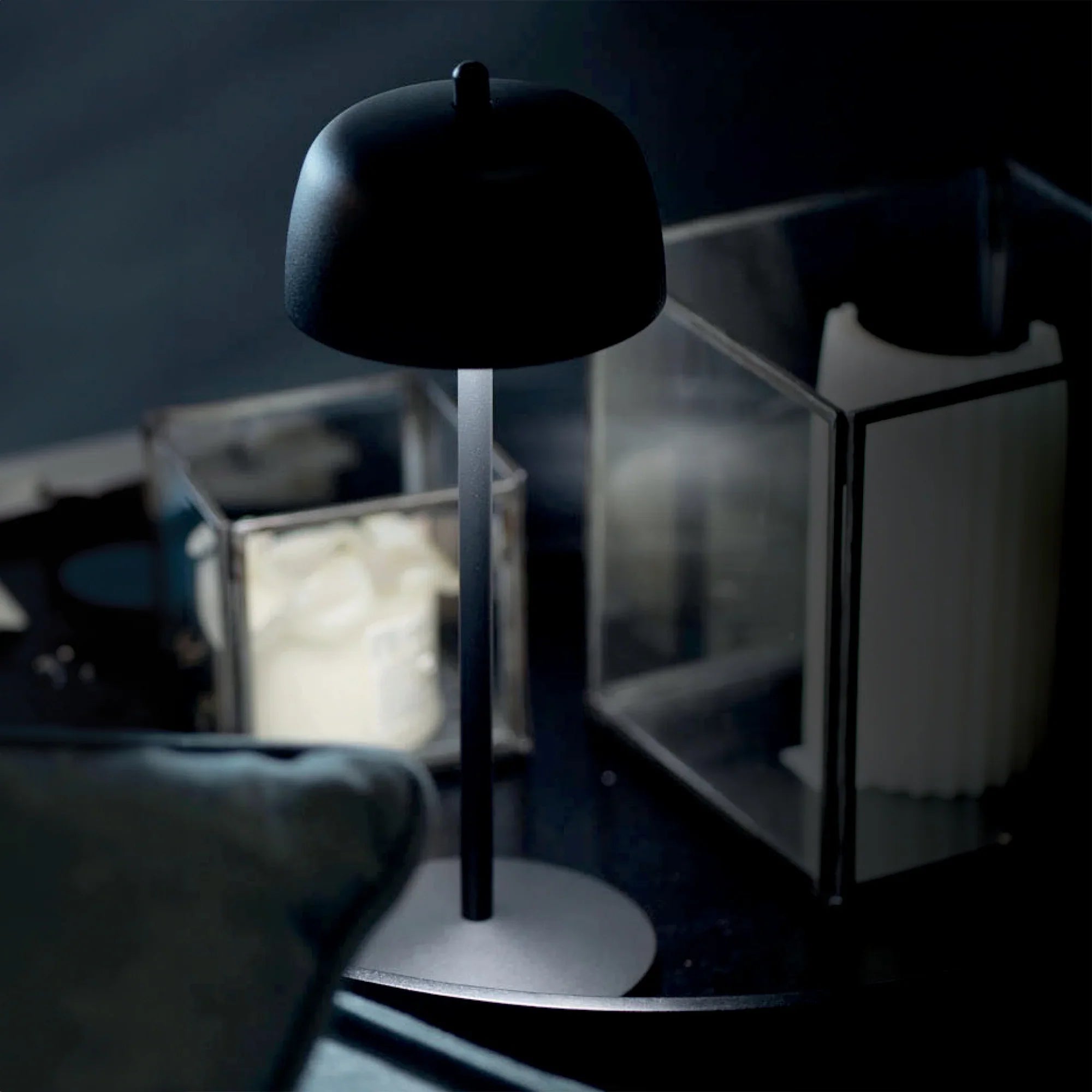 Theta Pro Table Black