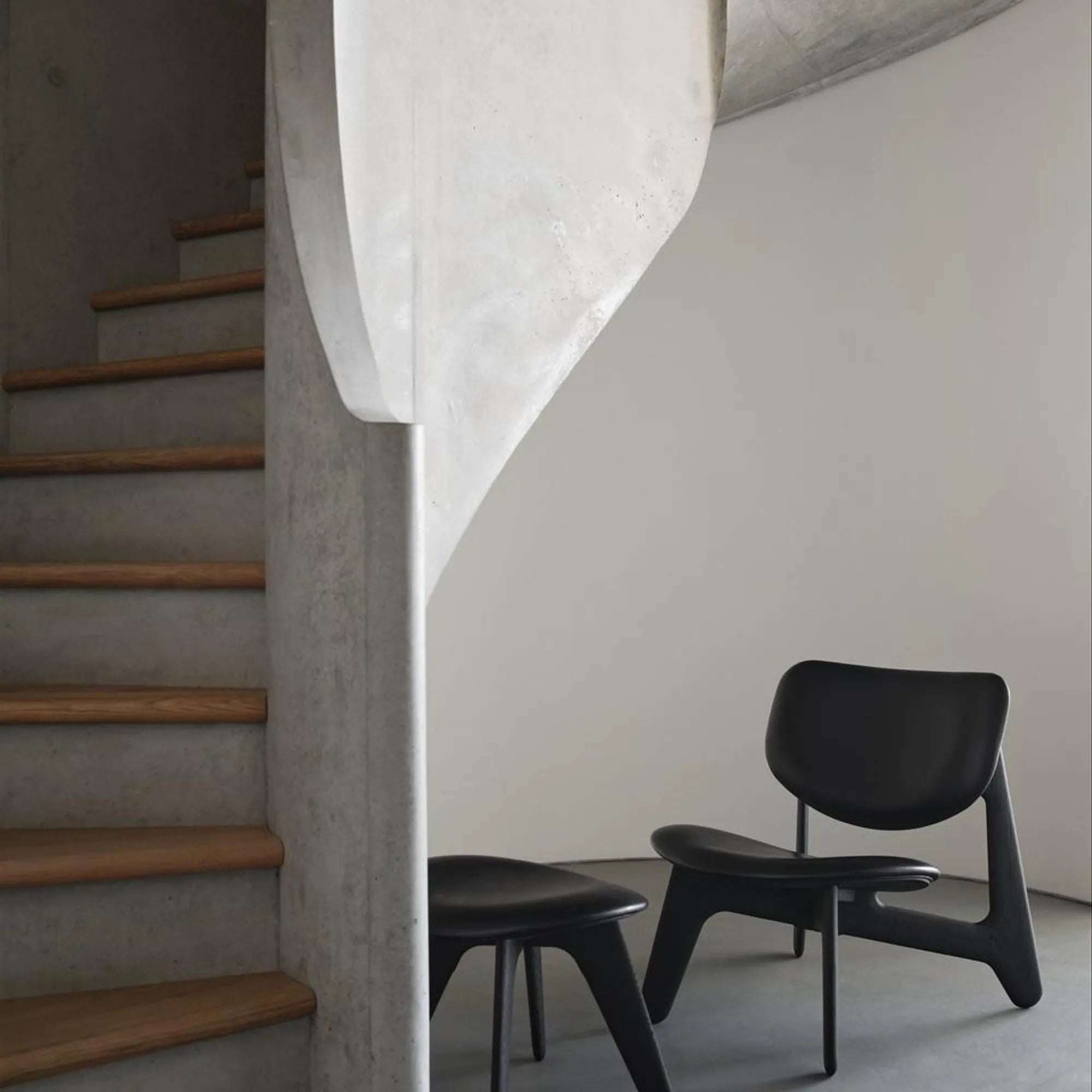 Slab Natural Wood Lounge Chair Black